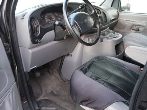 Used 2000 Ford E-150 and Econoline 150 image 6
