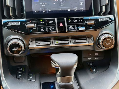 Used 2026 Lexus LX 600 4WD w/ Luxury Package image 37