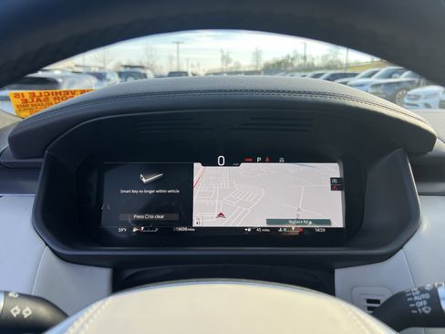 Certified 2024 Land Rover Discovery Metropolitan Edition image 22