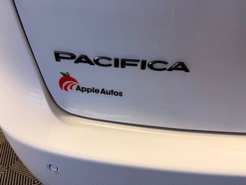 Used 2023 Chrysler Pacifica Touring-L w/ Road Tripper Package AWD/4WD image 13