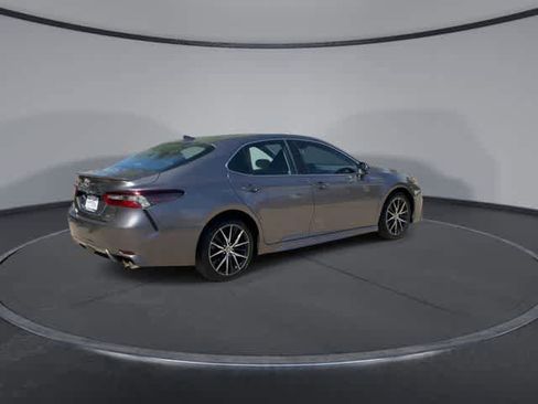 Used 2024 Toyota Camry SE FWD image 4