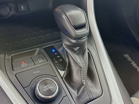 Certified 2020 Toyota RAV4 XLE w/ Convenience Package image 14