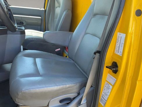 Used 2022 Ford E-350 and Econoline 350 Super Duty RWD image 32