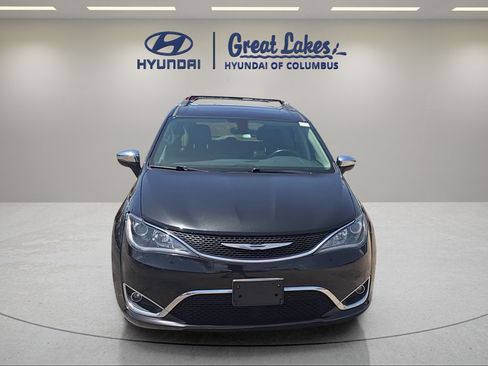 Used 2018 Chrysler Pacifica Limited FWD image 8