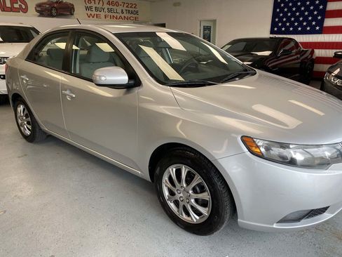 Used 2010 Kia Forte EX FWD image 4