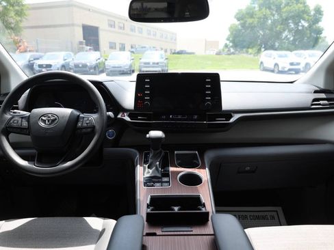 Used 2023 Toyota Sienna LE w/ LE Plus Package AWD/4WD image 14