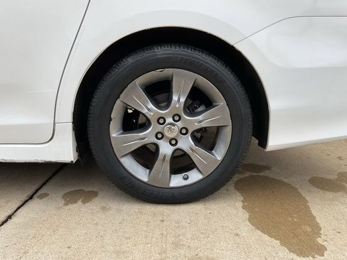 Used 2014 Toyota Sienna SE image 6