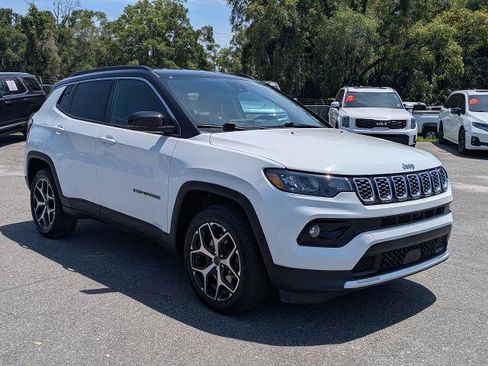 Used 2025 Jeep Compass Limited AWD/4WD image 2
