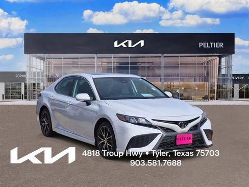 Used 2022 Toyota Camry SE w/ Convenience Package FWD image 1