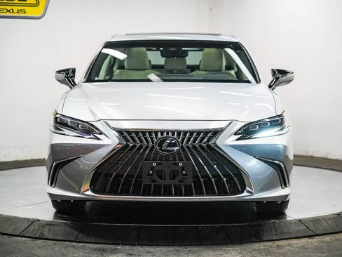Used 2025 Lexus ES 300h w/ Accessory Package (Z2) FWD image 8