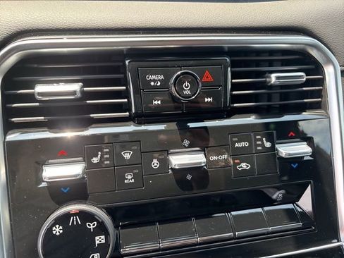 New 2025 Nissan Armada SL w/ Captain's Chari Seat Package image 17