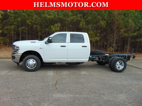 New 2026 RAM 3500 Tradesman w/ Chrome Appearance Group A AWD/4WD image 4