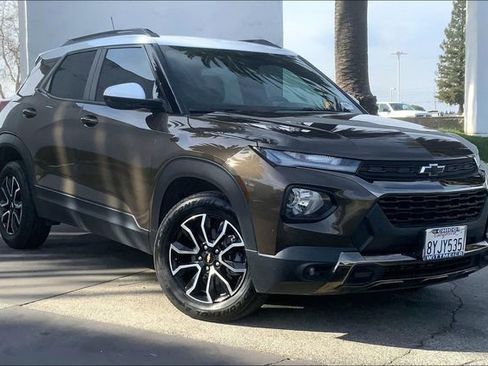 Used 2021 Chevrolet TrailBlazer ACTIV w/ Technology Package image 2