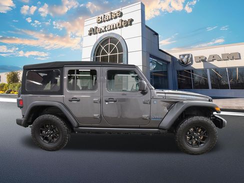 Used 2024 Jeep Wrangler Unlimited AWD/4WD image 2