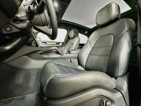 Certified 2025 Porsche Cayenne Coupe AWD/4WD image 5