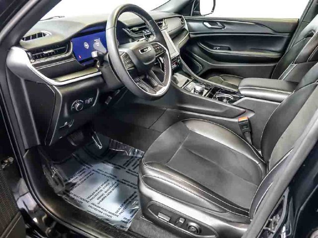 Used 2023 Jeep Grand Cherokee Altitude AWD/4WD image 14