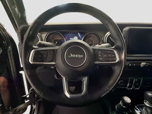 Used 2019 Jeep Wrangler Unlimited Sahara AWD/4WD image 10