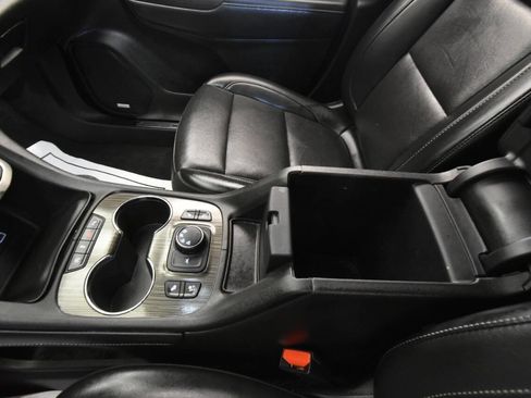 Used 2023 GMC Acadia SLT w/ Preferred Package AWD/4WD image 23