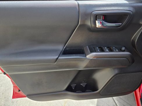 Used 2022 Toyota Tacoma TRD Off-Road AWD/4WD image 22