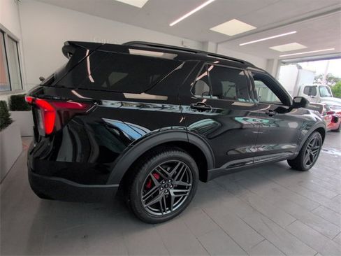 Used 2025 Ford Explorer ST image 12