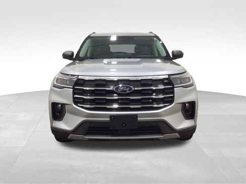 Used 2025 Ford Explorer Active w/ Active Comfort Package image 7