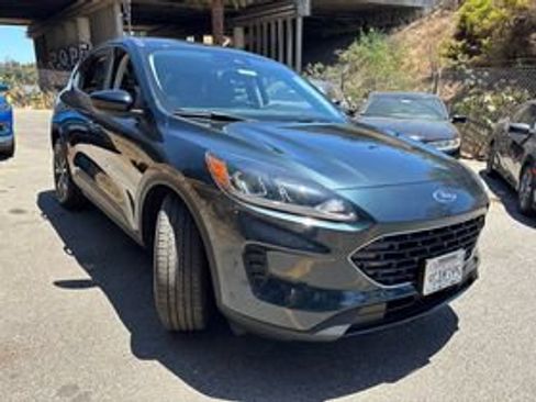 Used 2022 Ford Escape SE w/ SE Sport Appearance Package FWD image 2