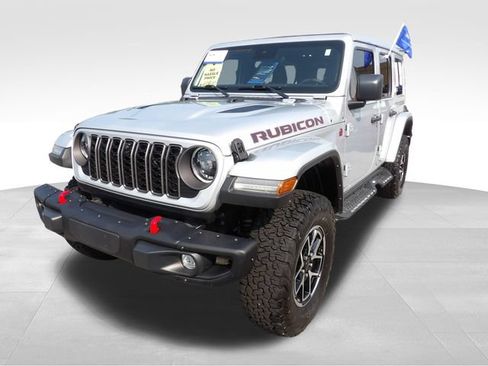 Used 2024 Jeep Wrangler Unlimited Rubicon AWD/4WD image 3