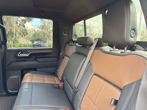 Used 2024 Chevrolet Silverado 2500 High Country image 11