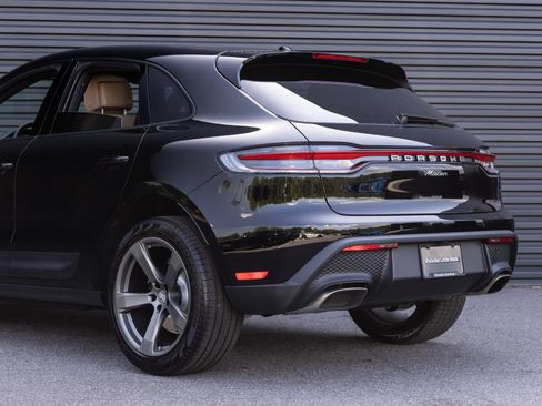 Certified 2026 Porsche Macan AWD/4WD image 11