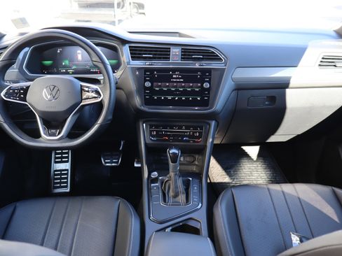 Used 2023 Volkswagen Tiguan SE R-Line image 14