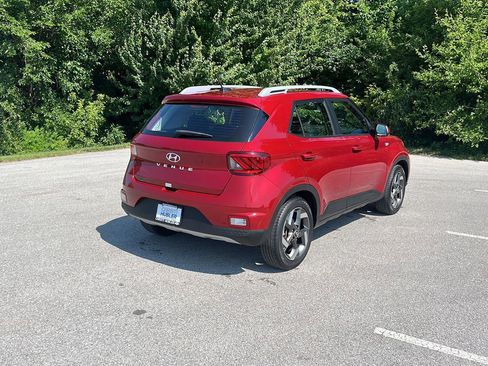 Used 2025 Hyundai Venue SEL FWD image 6