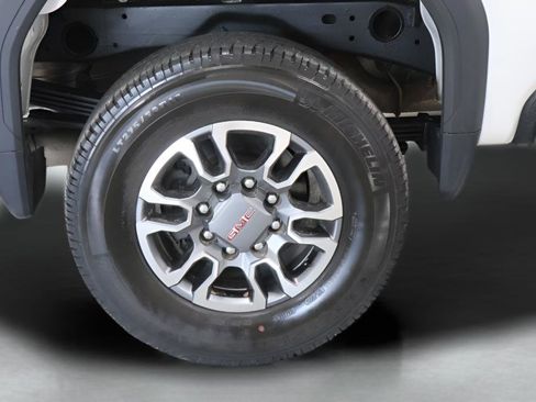 Used 2025 GMC Sierra 2500 SLE AWD/4WD image 26