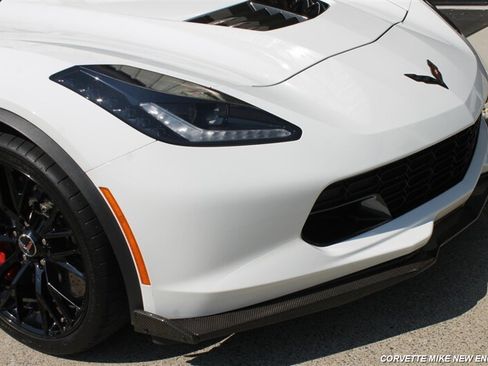 Used 2015 Chevrolet Corvette Z06 w/ 3LZ Preferred Equipment Group RWD image 28