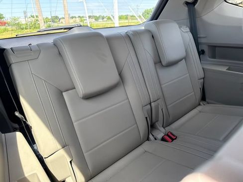Used 2023 Volkswagen Atlas SE AWD/4WD image 16