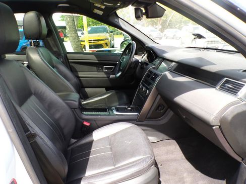 Used 2019 Land Rover Discovery Sport image 20