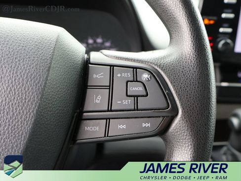 Used 2024 Toyota Sienna LE FWD image 26