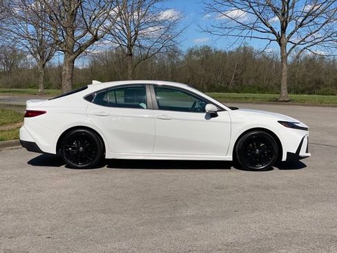 Used 2025 Toyota Camry SE image 8