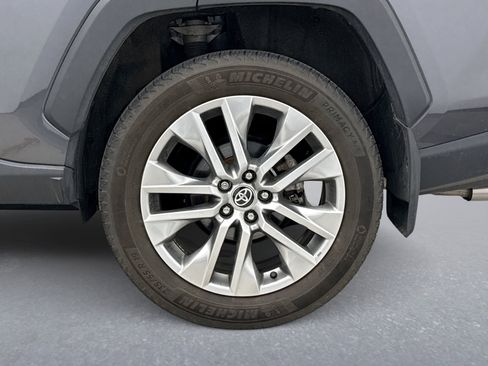 Used 2023 Toyota RAV4 XLE Premium image 12