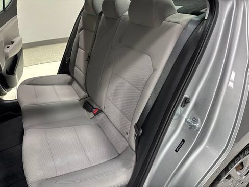 Used 2020 Hyundai Elantra SE FWD image 24