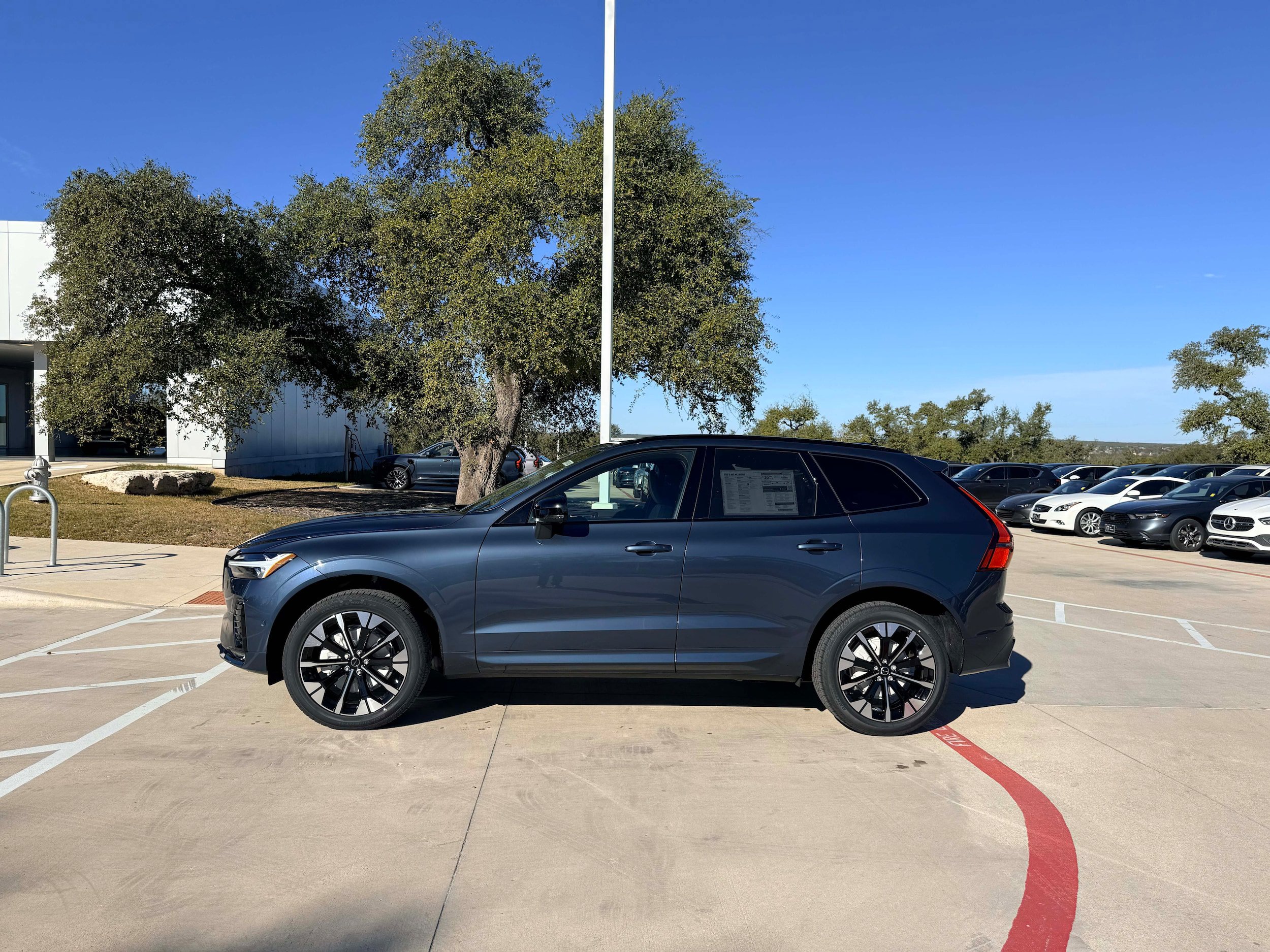 Used 2026 Volvo XC60 B5 Plus w/ Protection Package Premier AWD/4WD image 3