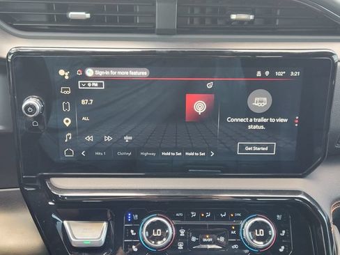 Used 2025 GMC Sierra 1500 AT4 w/ AT4 Premium Package AWD/4WD image 18