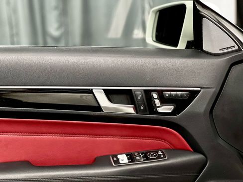 Used 2015 Mercedes-Benz E 400 4MATIC Coupe image 32