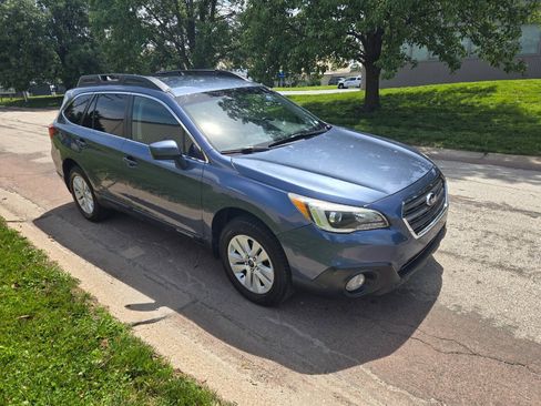 Used 2016 Subaru Outback 2.5i Premium AWD/4WD image 4