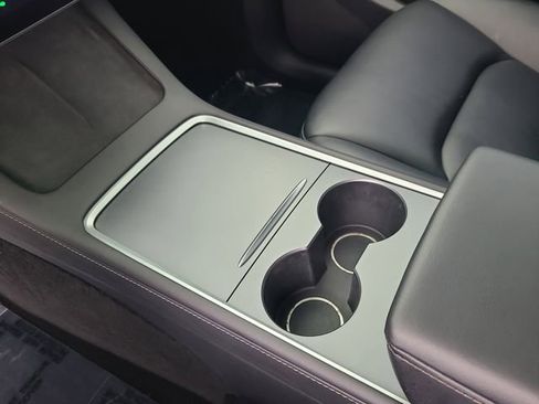 Used 2024 Tesla Model Y Performance image 33