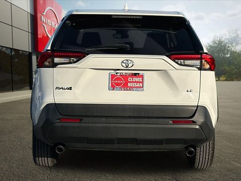 Used 2022 Toyota RAV4 LE image 8