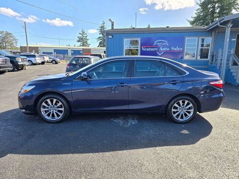Used 2016 Toyota Camry XLE image 2