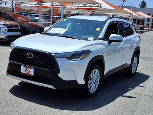 Certified 2024 Toyota Corolla Cross LE FWD image 3