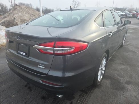 Used 2020 Ford Fusion SE FWD image 4