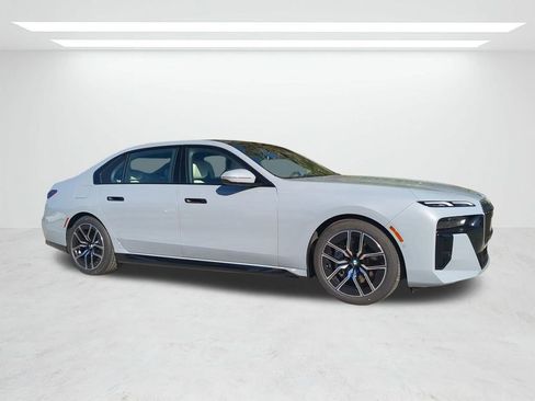 New 2026 BMW 740i image 2
