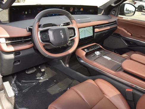 New 2025 Lincoln Navigator L Reserve image 38